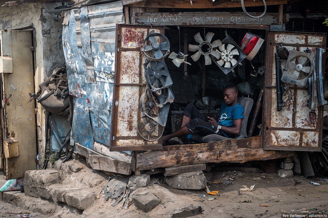 Трущобы. Танзания трущобы. Быстрое питание в трущобах. Я жил в трущобах слушать