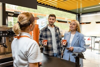    Бариста появится на АЗС сети «Газпромнефть» в регионах России ©Сеть АЗС «Газпромнефть»