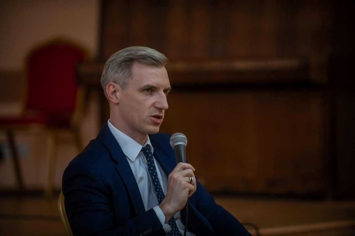   Анохин рассказал о развитии смоленских молодежных пространств