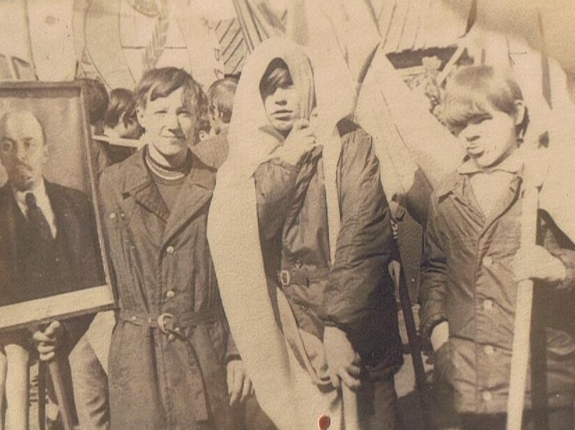  Друзья! Снова приветствую вас на своём канале подборкой фотографий, которые вы прислали в комментарии совсем недавно. Сегодня - юноши 70-х прошлого века. Ваши одноклассники, однокурсники, ровесники...-3