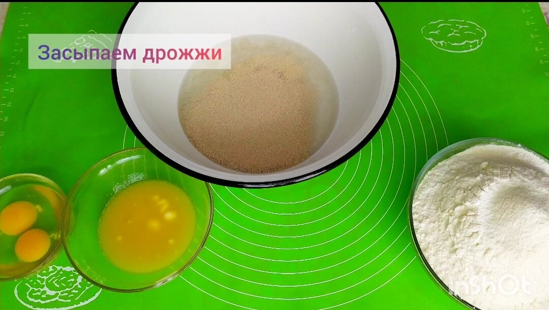 Предлагаю вам сегодня приготовить вкусные булочки с маком. Тесто готовится легко, из доступных ингредиентов. А булочки получаются воздушными, мягкими и очень вкусными.