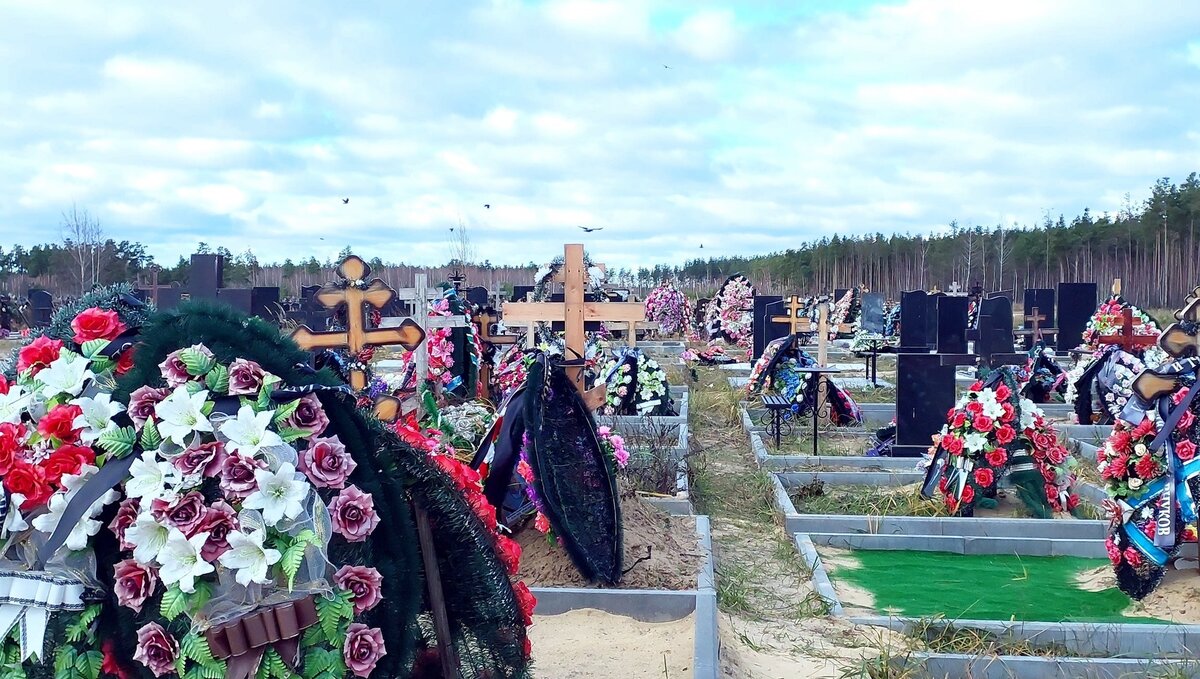     В Ростовской области простились с 28-летним участником СВО Русланом Амировым, подробностями поделился донской Telegram-канал.