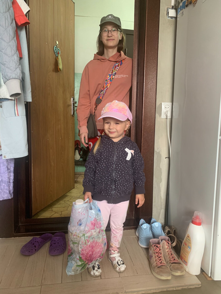 Как и планировала, снарядила гулять. Вроде обе довольны, насильно ни кого не гоню.