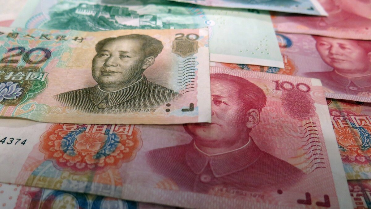     Курс китайского юаня впервые с апреля этого года превысил отметку в 12 рублей. Народный банк Китая ранее уже фиксировал этот рекорд.