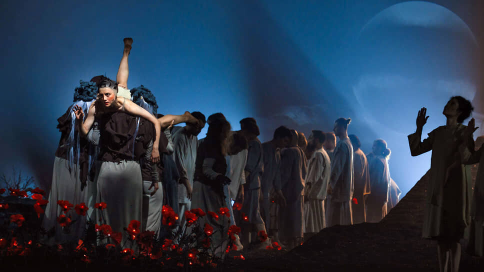 Фото: Андрей Чунтомов📷Постановка пытается привить неоклассике Стравинского темную обрядовую архаику