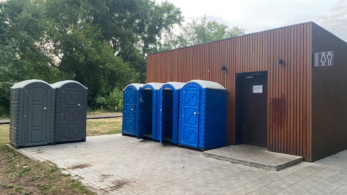     В Казани биотуалеты, стоящие на замену туалетному модулю в парке имени Урицкого, собираются чаще убирать. Соответствующую информацию в ответ на запрос Inkazan предоставили в комитете внешнего благоустройства города.