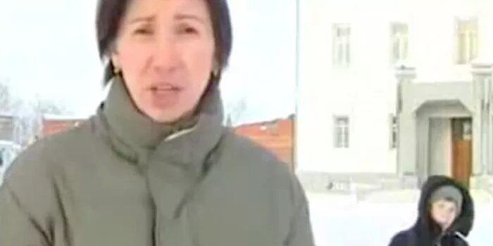 Ирада посылает мальчика в более тёплое место. Фото взято отсюда https://ruposters.ru/news/02-12-2016/zejnalova-rasskazala-istoriyu-video