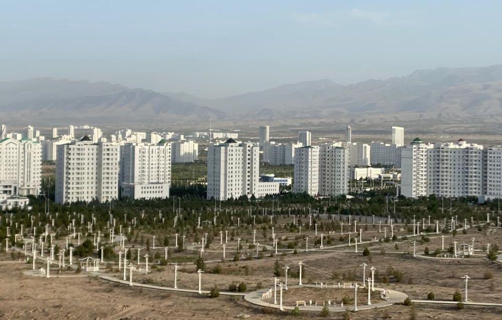 Аркадаг город в Туркменистане. Туркменистан путешествие. Ашхабад окраины города. Из Туркмения или с Туркмения.