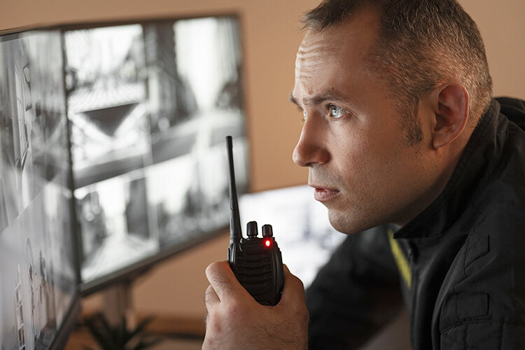    По данным управления Росгвардии по РТ, в Татарстане в 429 частных охранных организациях работают 17 545 граждан с удостоверением частного охранника (УЧО) Фото: ru.freepik.com