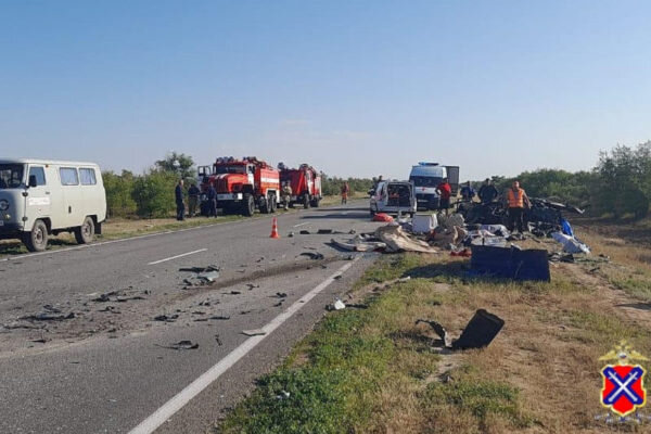    ДТП в Быковском районе (фото пресс-службы ГУ МВД по Волгоградской области)