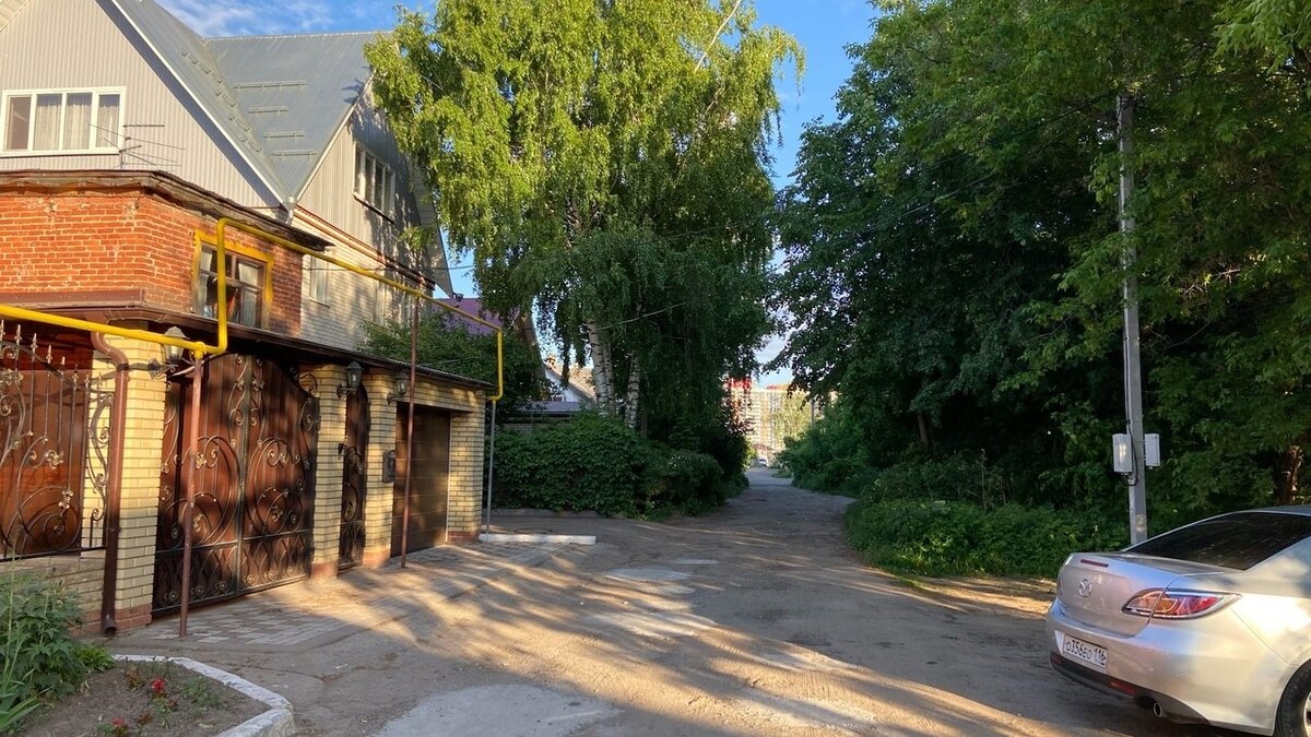     В Пестречинском районе Татарстана трое нетрезвых мужчин не давали автомобилистам проезжать мимо их участка. Соответствующая публикация появилась в Telegram-канале «Region116».