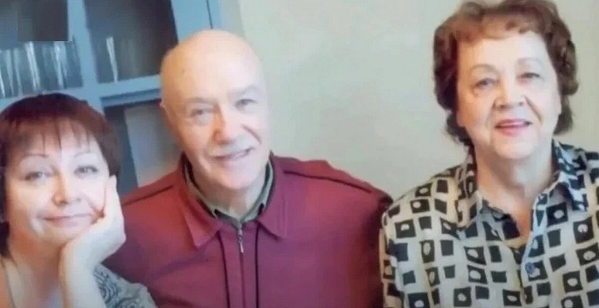 Леонид Куравлев с женой и дочерью, соцсети