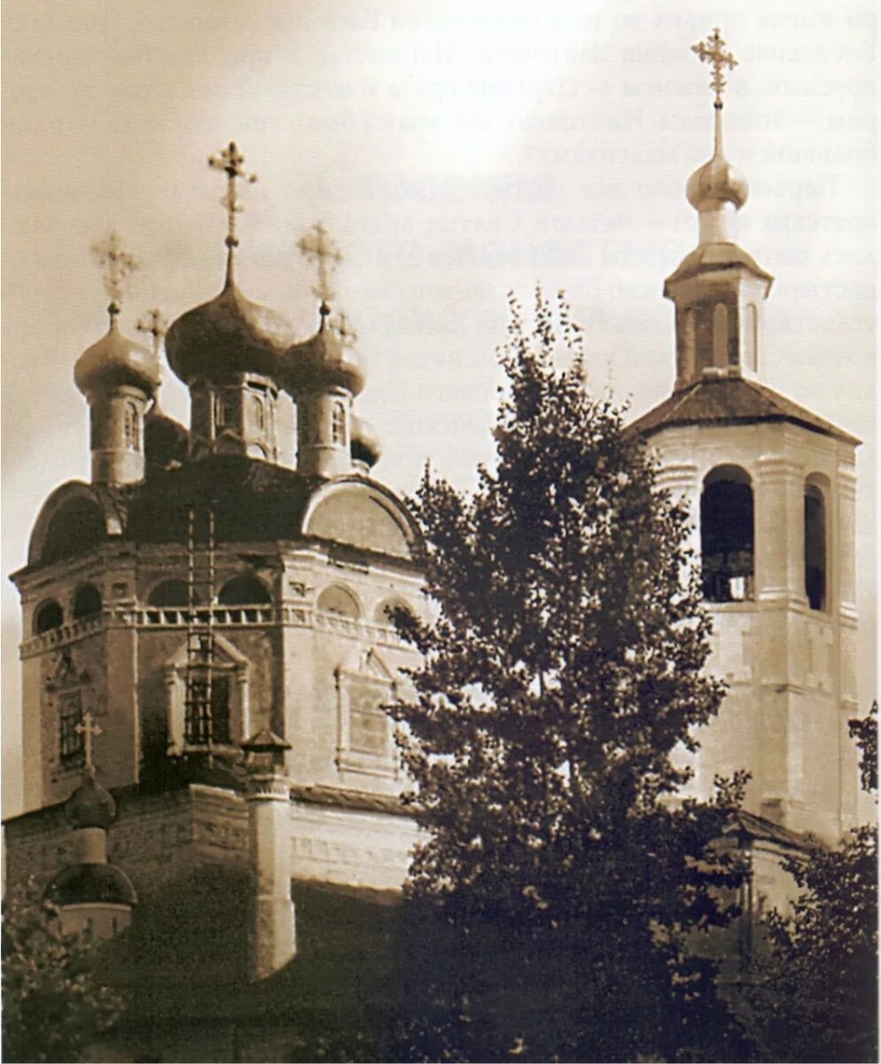 Смоленский собор - разрушенный и ныне восстанавливаемый