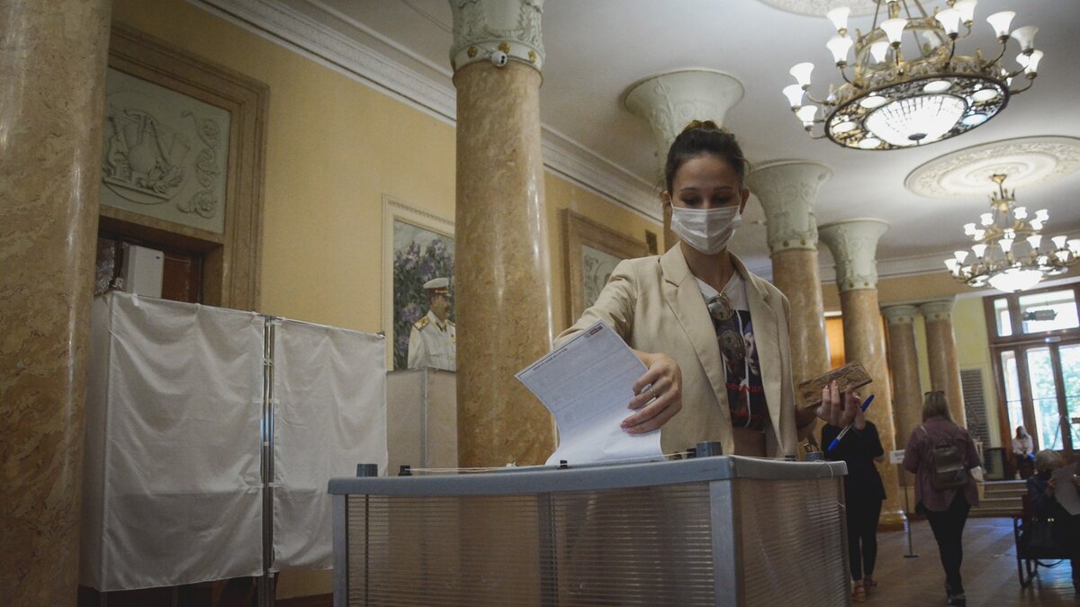     В генеральном консульстве Узбекистана в Ростове открылся участок для голосования на выборах президента страны, сообщил МИД республики.