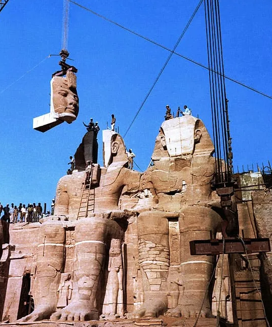 Храмы абу-симбела египет. Древний египет статуи абу симбел. В египте строят храмы. В египте строят храмы. Карнакский храм – храмовый комплекс древнего египта.