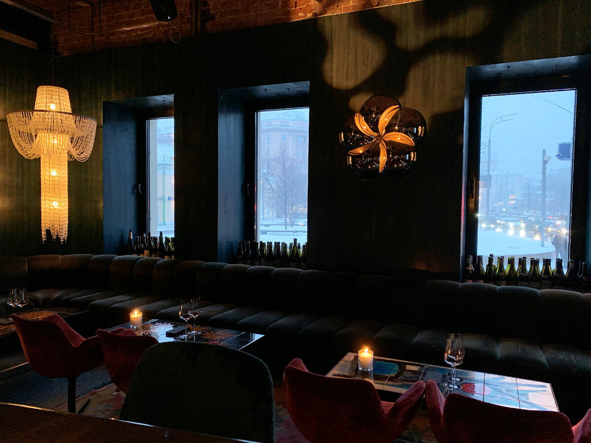 Интерьер ресторана Big Wine Freaks