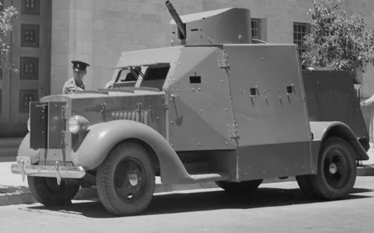 Кустарный башенный броневик, бывший на вооружении у Палестинской полиции с 1939 года. Они были построены Механическим заводом Вагнера в Яффе в количестве 12 штук, из которых шесть были переданы Арабскому легиону, который их затем в 1942-43 гг. передал Трансиорданским пограничным силам. Во время войны за независимость Израиля 1948-49 гг. эти бронеавтомобили применялись как евреями, так и арабами.