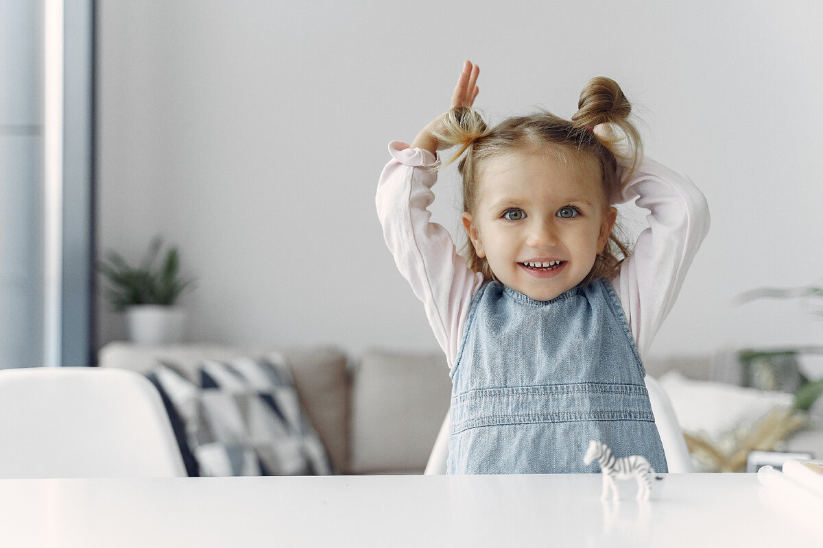 https://www.freepik.com/free-photo/little-girl-sitting-table-with-toy_7724786.htm#query=ребенок&position=2&from_view=search&track=ais