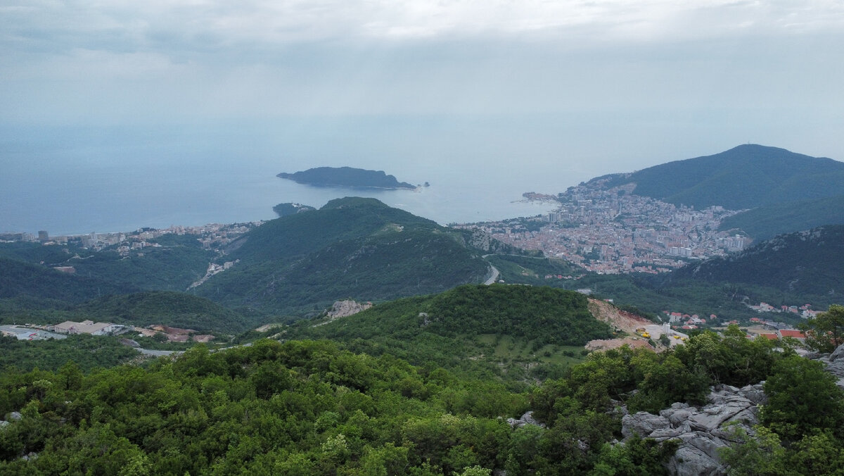 Вот на такую гору пришлось забраться в поисках бани 