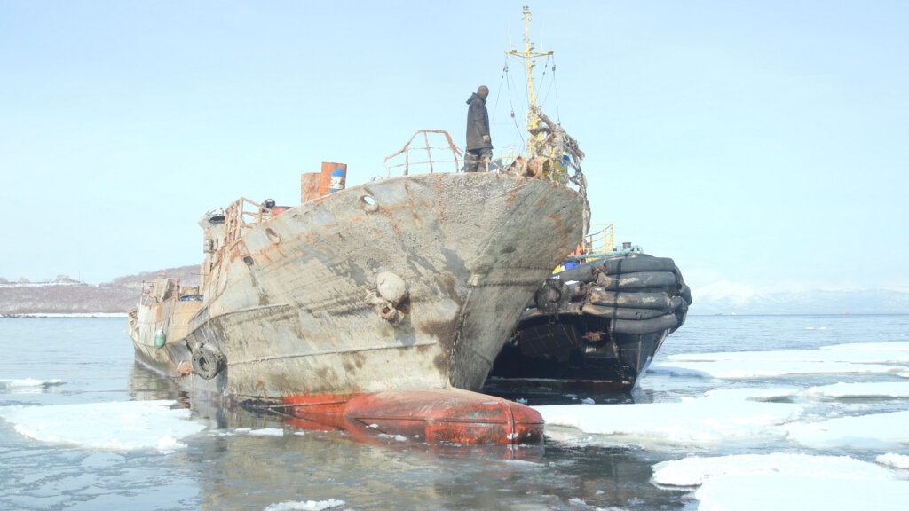 Подъем затонувшего судна в Авачинской бухте / Фото: Министерство транспорта и дорожного строительства Камчатского края  📷
