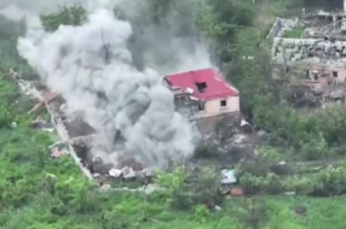    Военкор Безсонов показал, как бойцы РФ нанесли удар по штабу ВСУ в ДНР