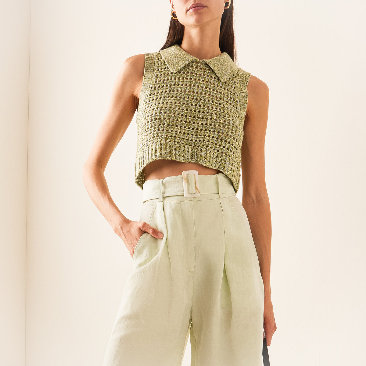 Укороченный топ с отложным воротничком