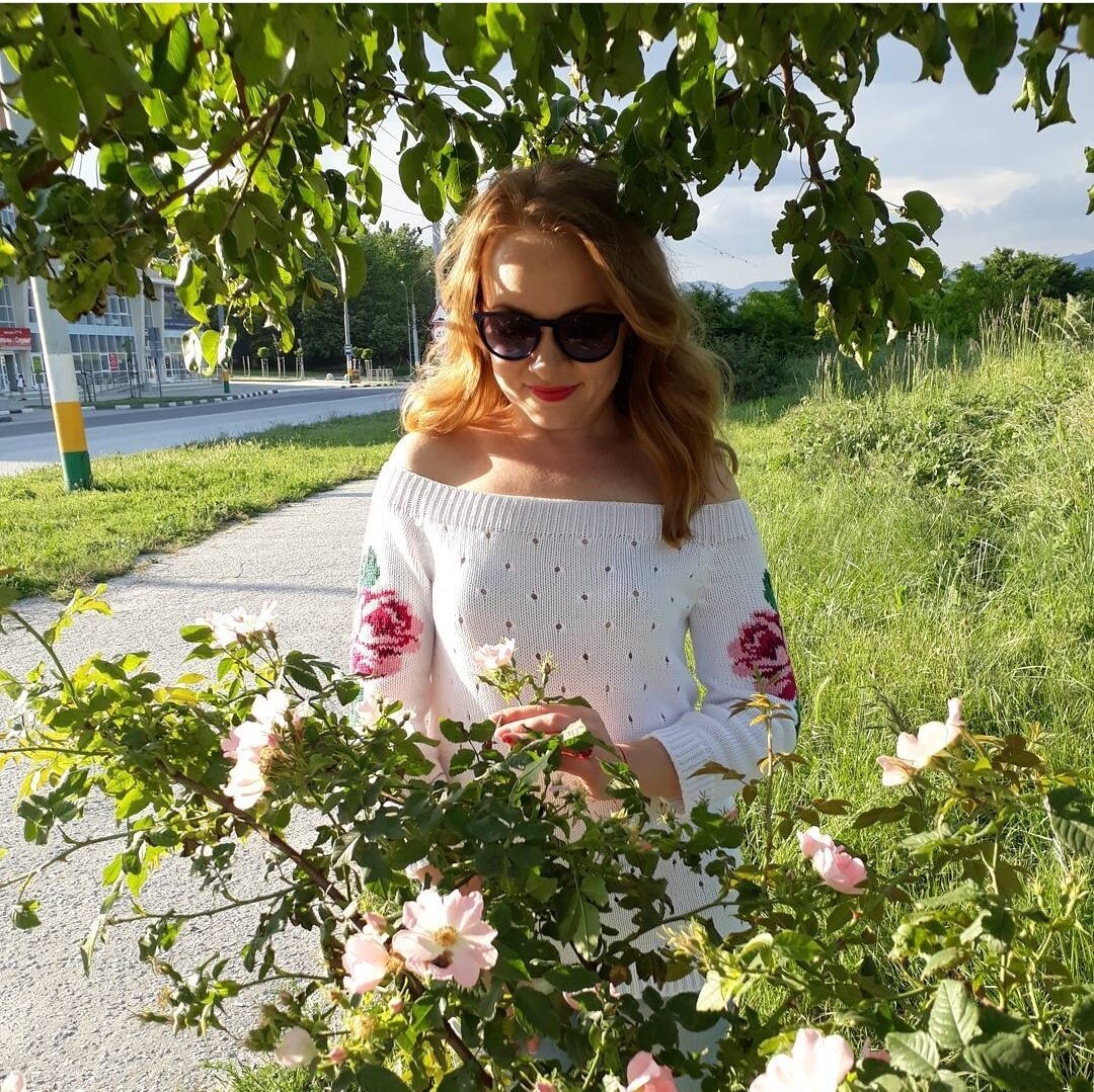 На этом джемпере вышивка сделана на рукавах