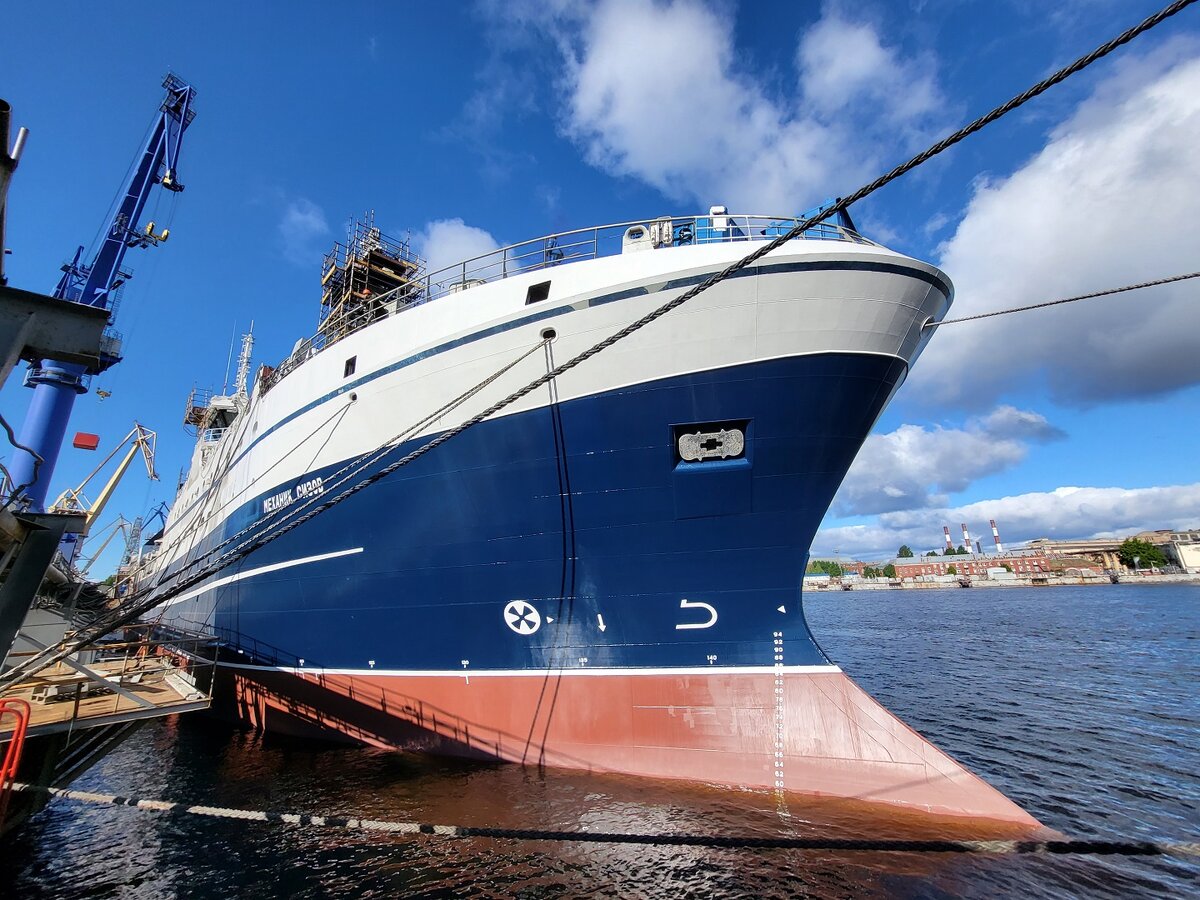 Адмиралтейские верфи (входят в ОСК) завершили доковые работы на бмрт "Механик Сизов"