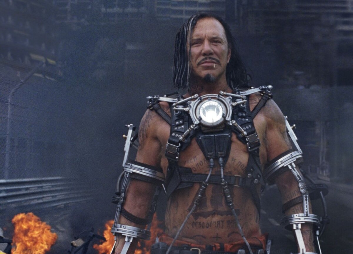 Дон чидл железный человек 1. Микки рурк железный человек. Человек 2 из которых. Тони старк железный человек 2. Дон чидл железный человек 2.