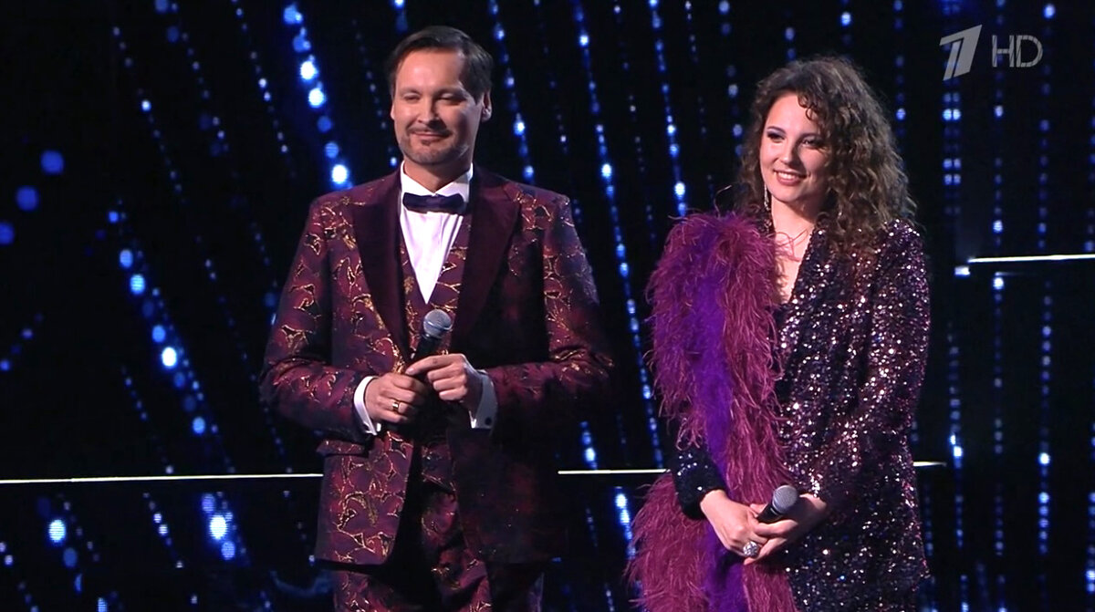 Скрин сделан автором из выступления дуэта Абдразаковых