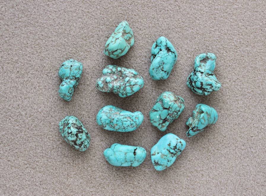 Имитация бирюзы крашенным магнезитом