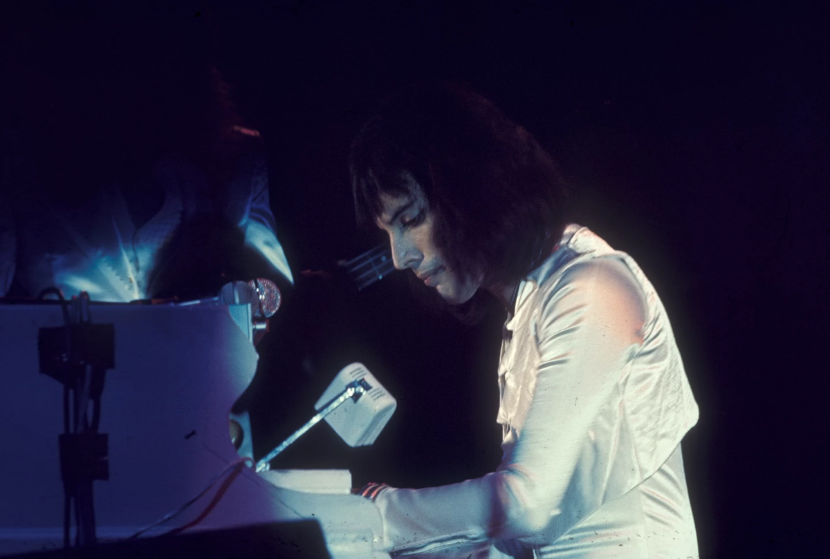 Кадр из клипа к композиции