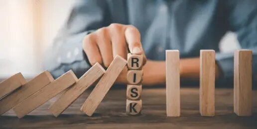 https://www.shutterstock.com/ru/image-photo/close-hand-businessman-who-stopping-preventing-1909226350
