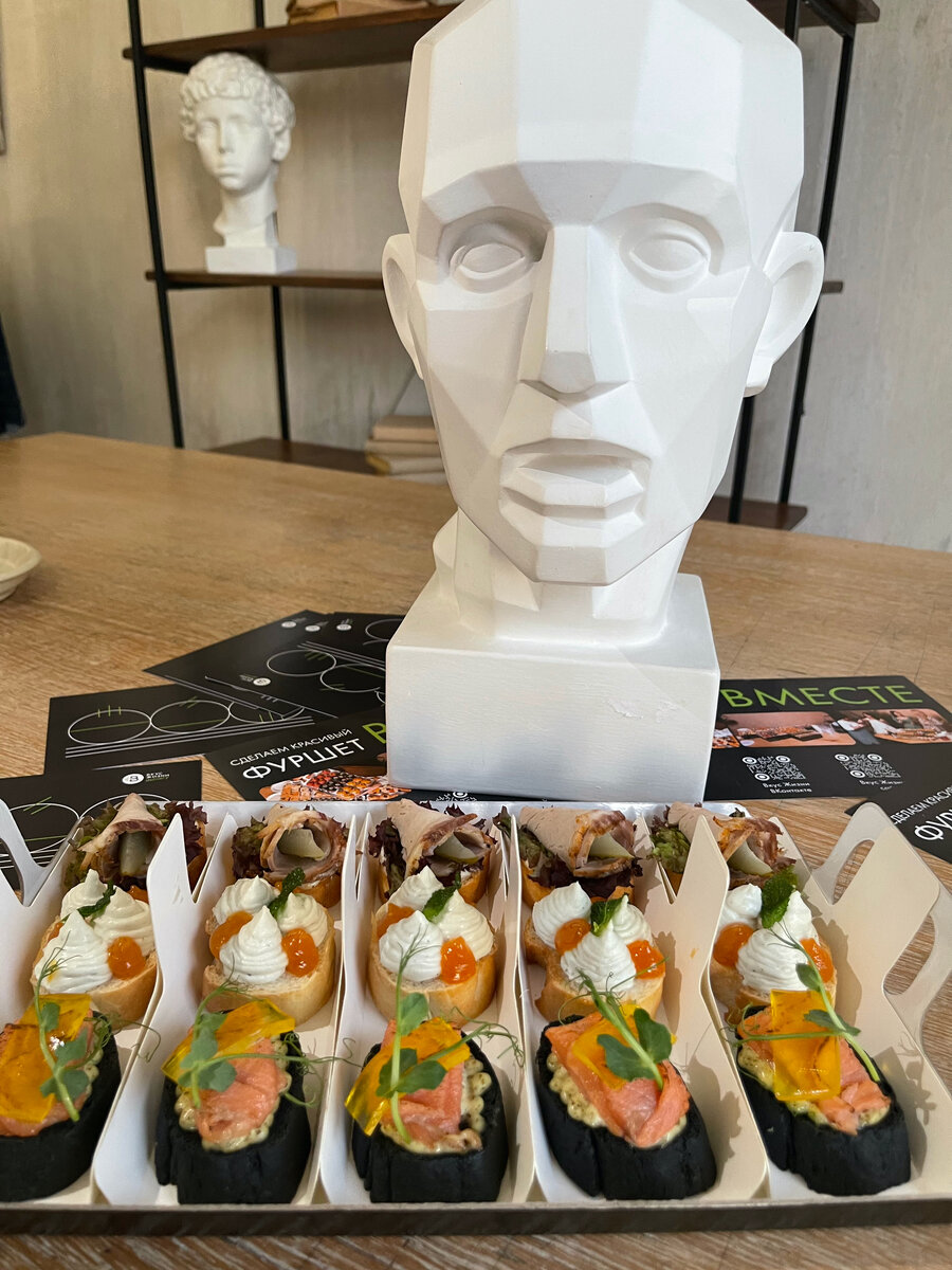 Фуршетный набор с брускетами Источник: https://vkuszhizni-catering.ru/cold-snack/brusket