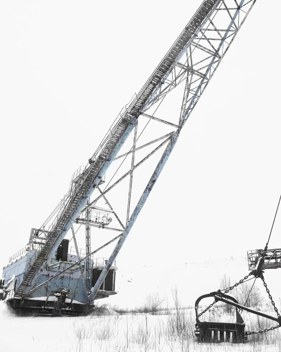 Тип ковша драглайна зовётся "обратная лопата" - зубцами внутрь.