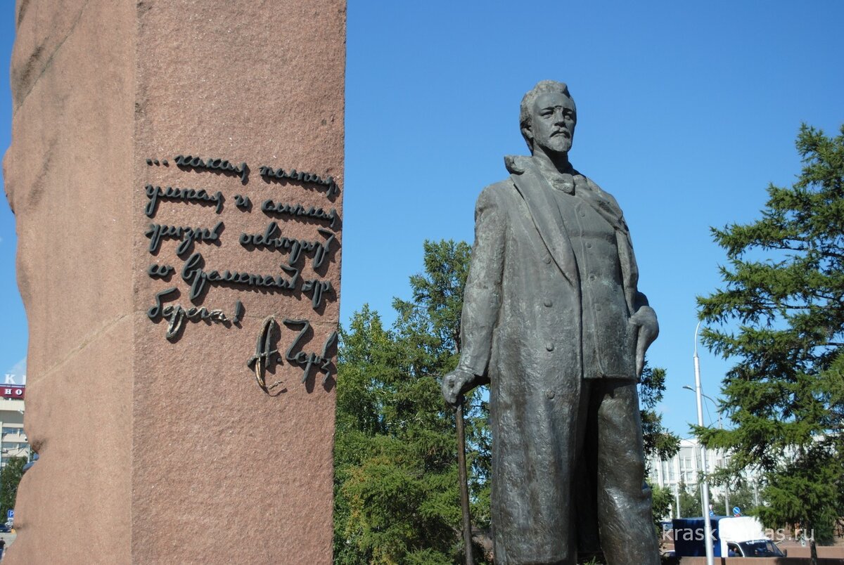 Памятник А.П. Чехову в Красноярске