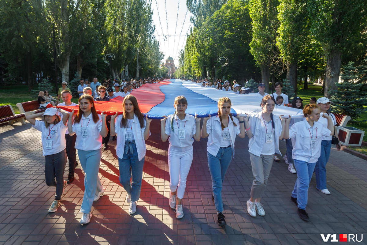 Последние длинные праздники были в мае, теперь рассчитывать на долгий отдых  можно будет только в отпуске или уже ждать новогодних каникул. Читайте на  