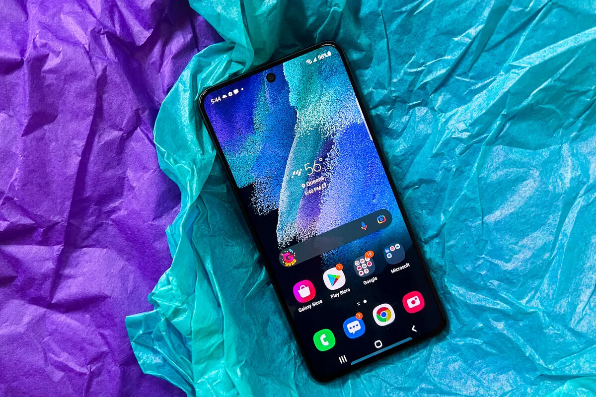 Samsung Galaxy S21 FE. Источник: CNET