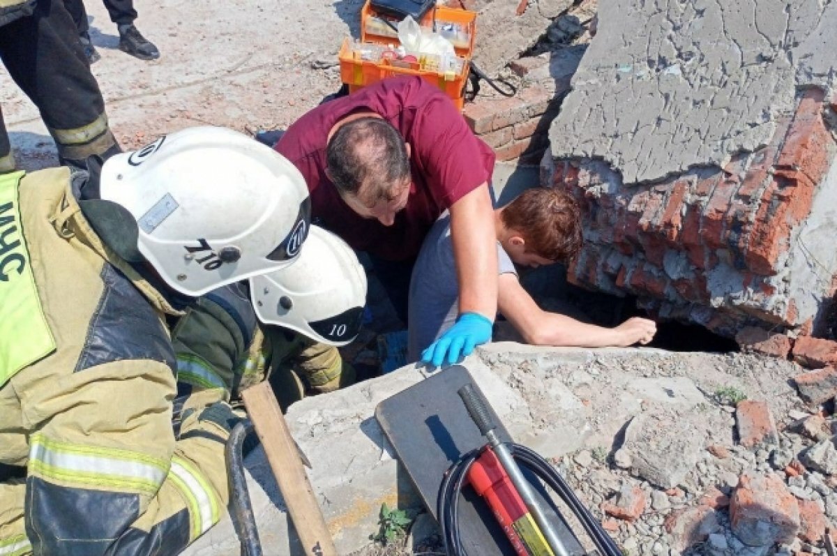    На Алтае мальчик напоролся на арматуру в заброшенном строении