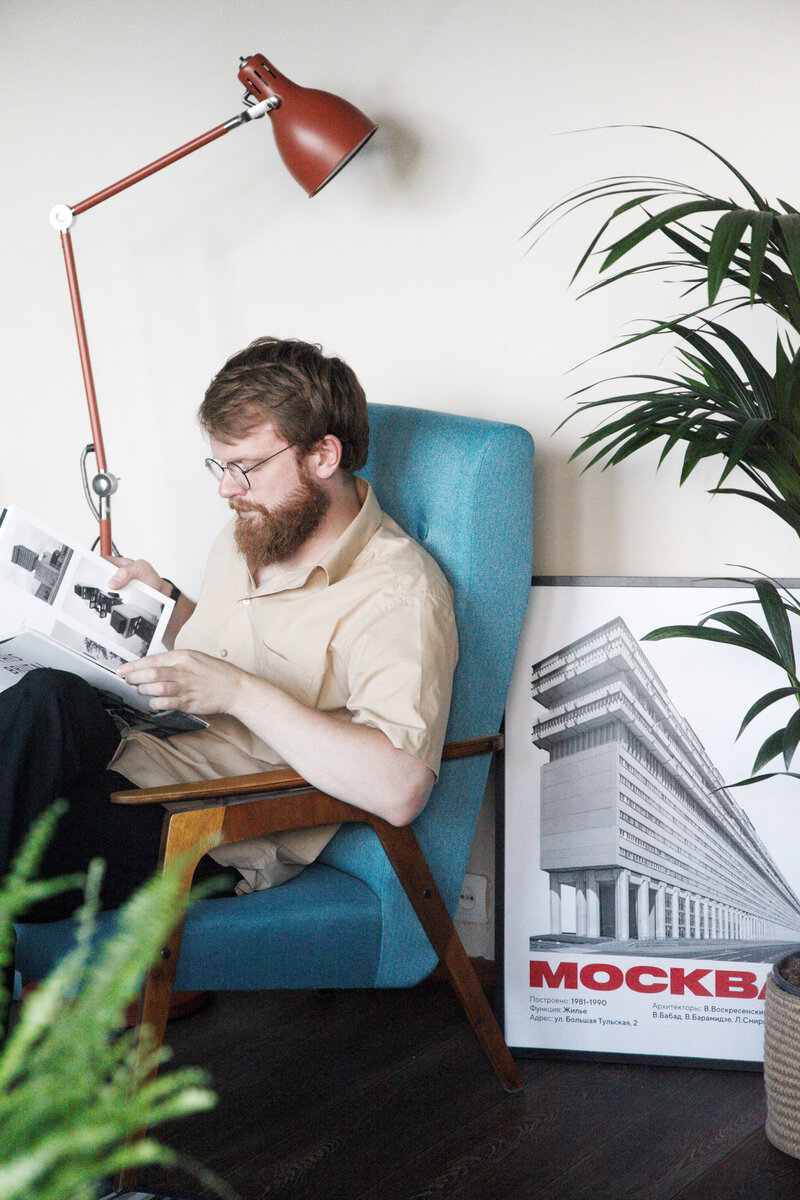 
Побывали у Сергея в зелёной "панельке". Сергей - сооснователь проекта Allmodernism и любит бетонные кашпо так же, как и мы.