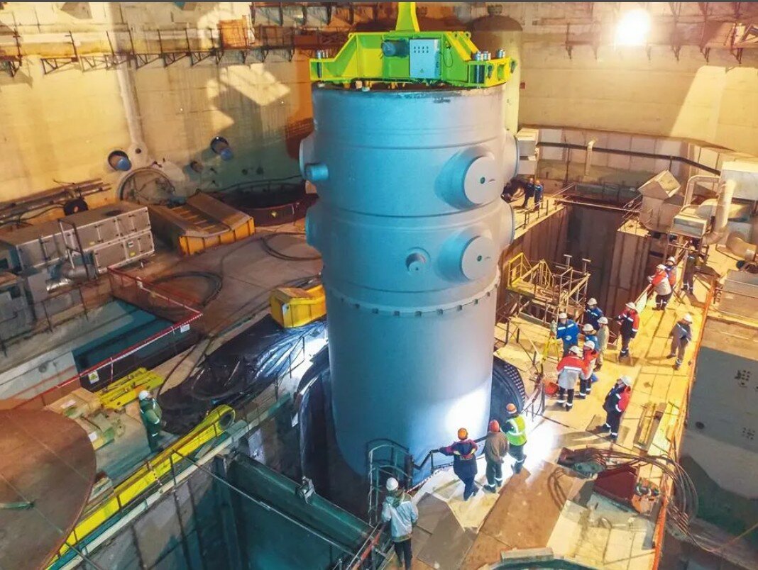 Реактор "ВВЭР-1200" тепловой мощностью 3200 МВт,  Реактор "ВВЭР-ТОИ" - 3300 МВт