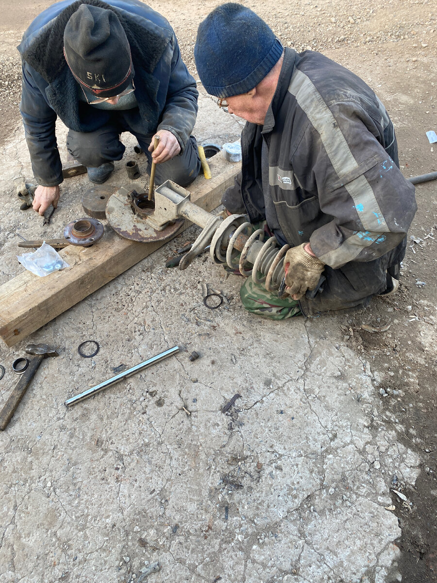 Работники автосервиса на пенсии😁