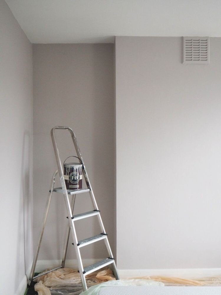  Планируя переделку квартиры, мы всегда рады возможности сократить расходы. Но экономия в этом деле не всегда уместна.&nbsp; ?Так на чём же не стоит экономить во время ремонта?-2