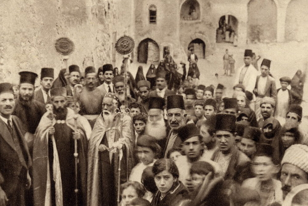    Ассирийцы. Праздник в сирийском православном монастыре в Мосуле, начало XX века . Фото: Wikipedia.org