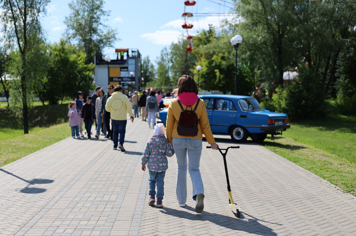 Фестиваль авто и мото ретро техники «Машины времени» в парке 500-летия  Чебоксары. Снято на Canon Rp | Татьяна Чебы | Дзен