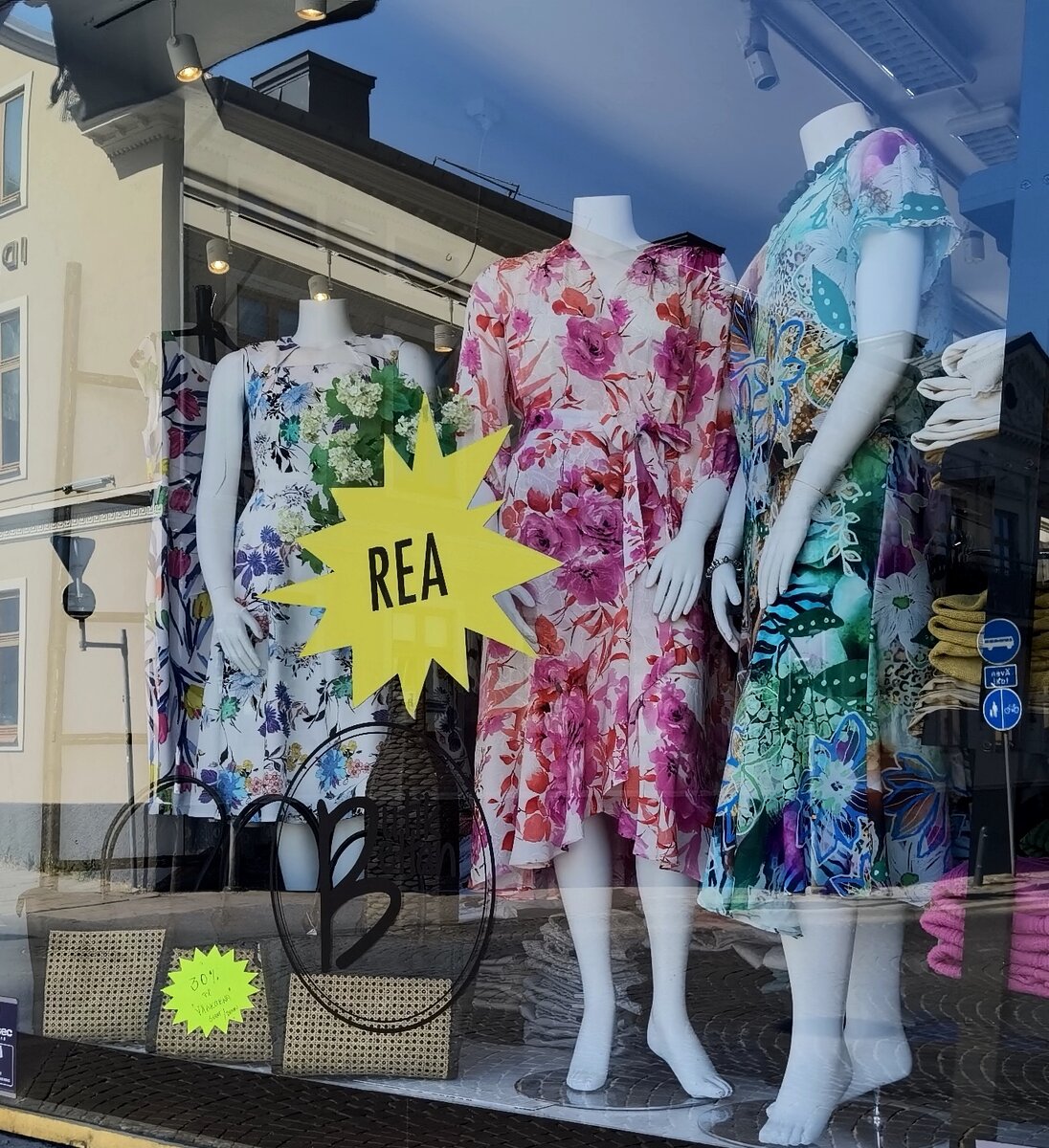 REA - распродажа. Butik Bettan предлагает вещи, сшитые небольшими партиями,вещи дорогие.