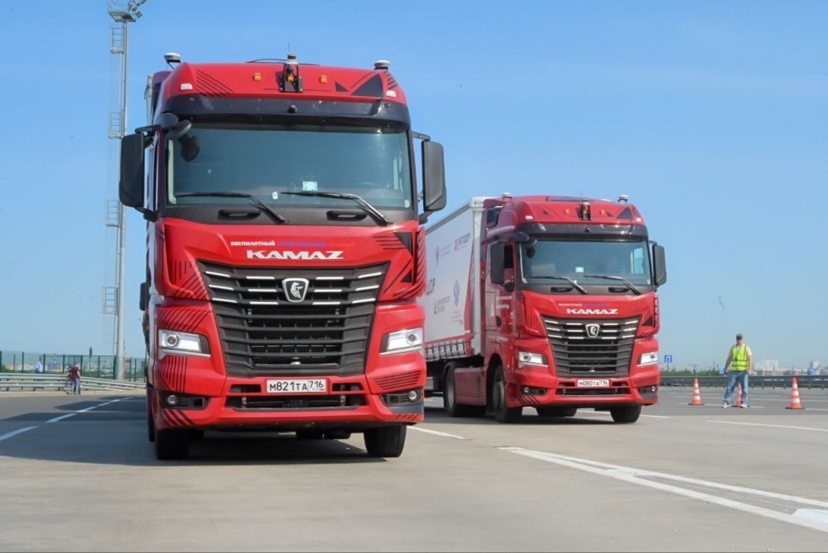    Профессия дальнобойщика умрёт? Беспилотные фуры вышли на трассу Москва-СПб