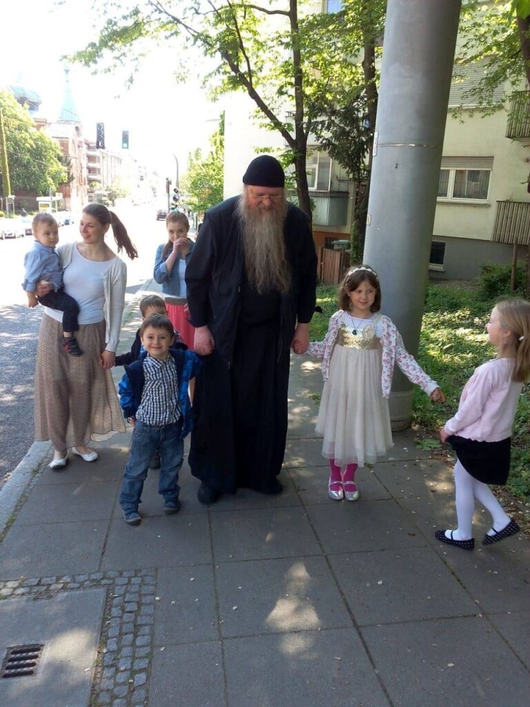 Владыка Агапит (Горачек) и дети