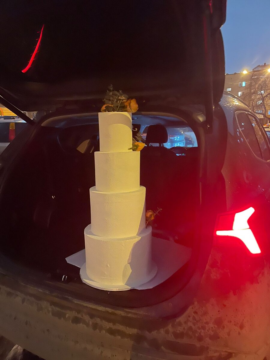 Доставка фальшивого торта