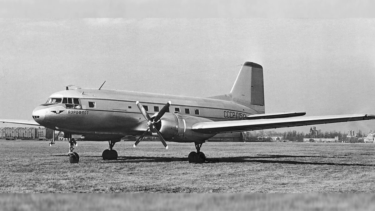 Ил-14.  На таком самолете, летом 1959 года,  я впервые в жизни поднялся в небо...  Рейс Баку-Астрахань-Сталинград-Москва (Быково)